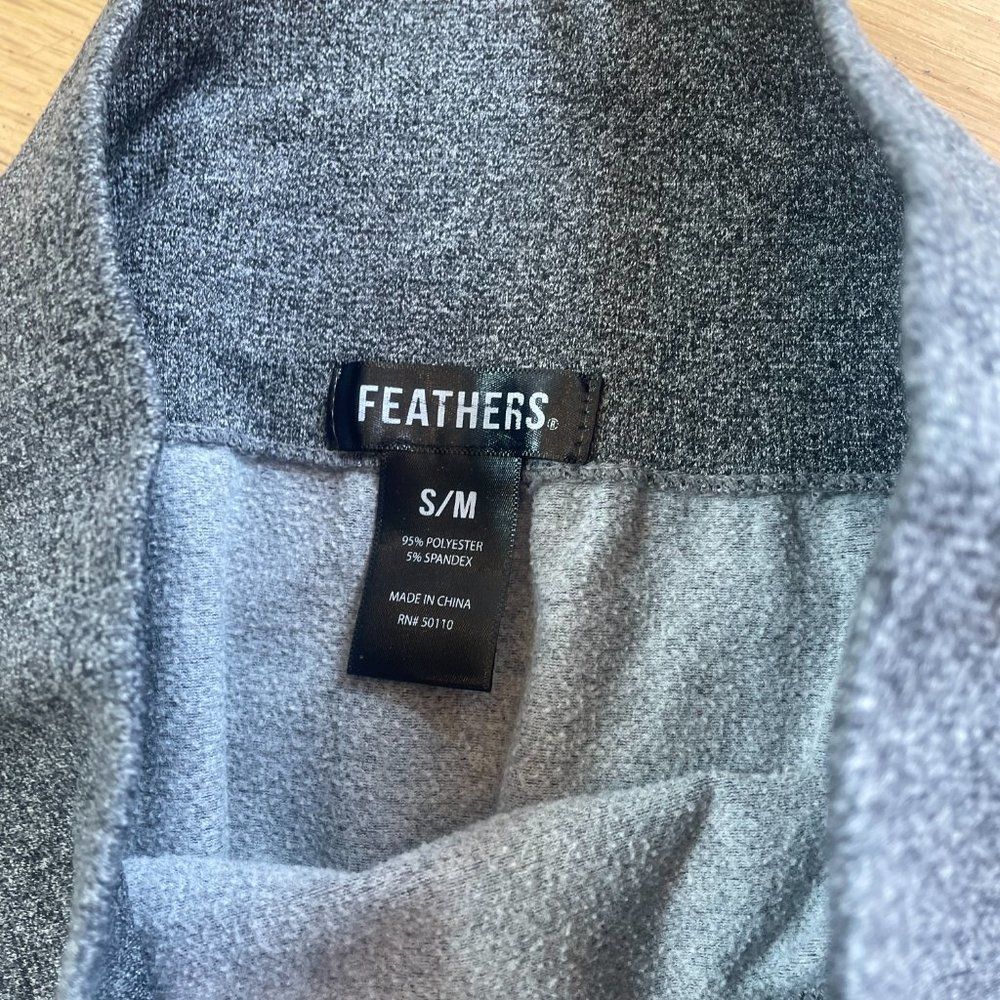 Feathers Gray Leggings Size Small/Medium - Picture 3 of 4